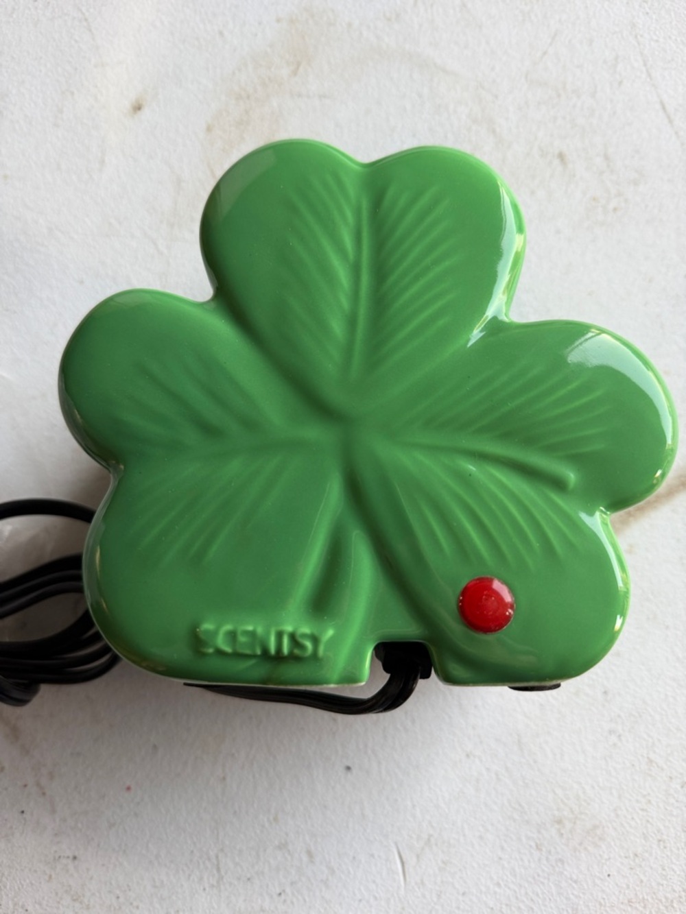 Scentsy Clover Me Irish Warmer - Picture 3 of 5